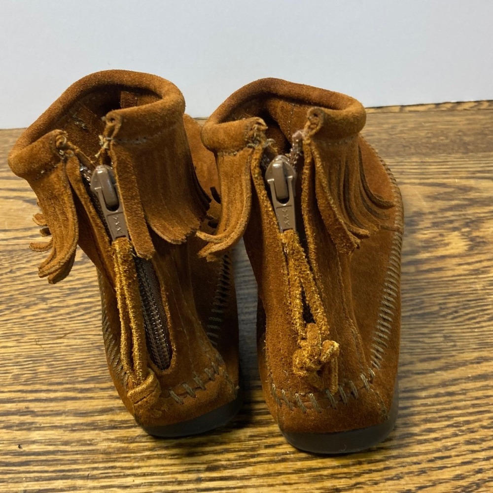 Minnetonka Womens Brown Suede Fringe Back Zip Ankle Moccasin Booties Size 7 282 - Picture 4 of 8